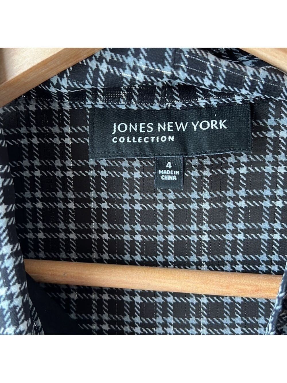 JONES NEW YORK Black & Silver Plaid Sleeveless Blouse Size 4 - Picture 4 of 14